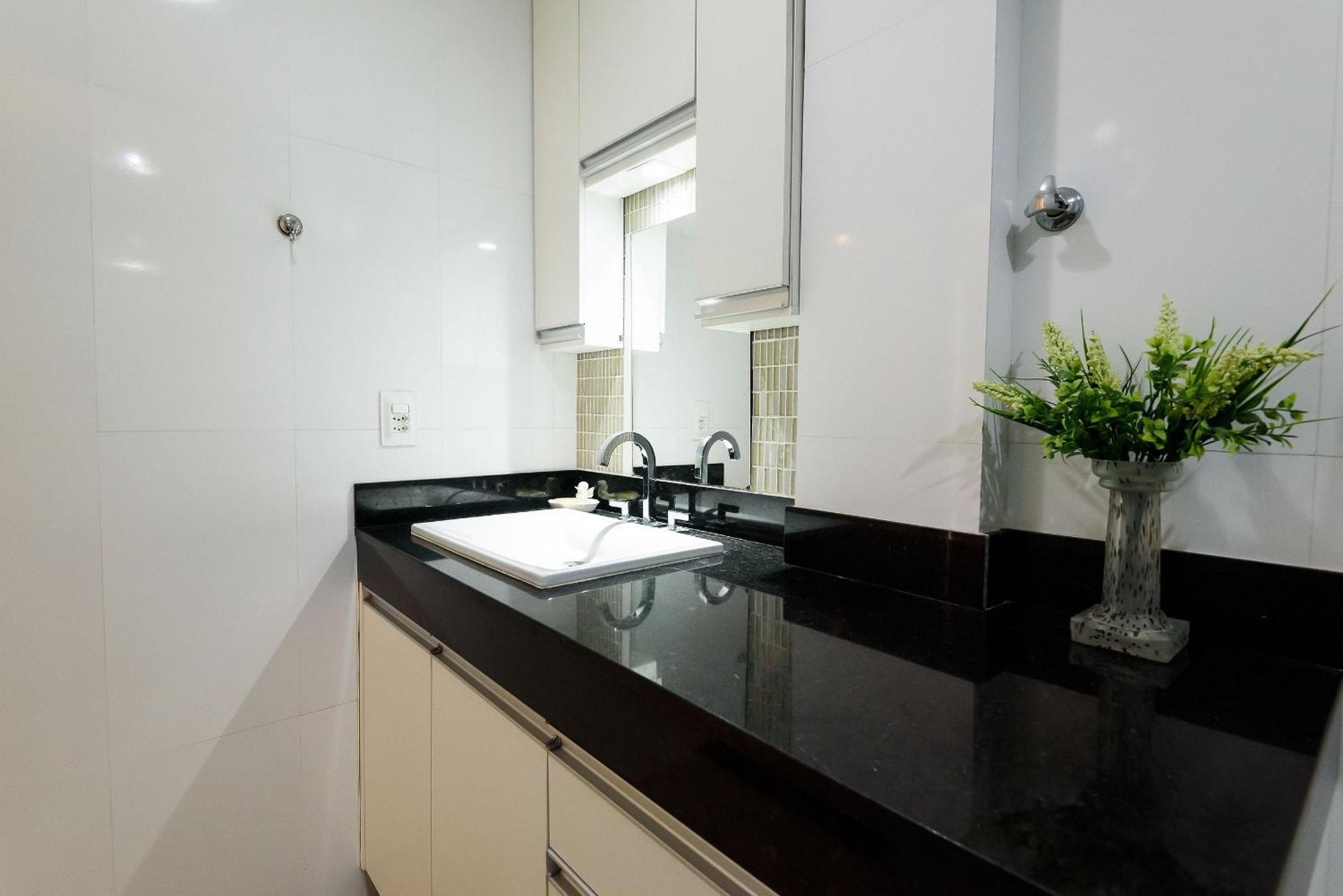 Apartamento Omar Do Rio - Df97/301: 2qtos Espaçoso, C/ Suíte, Smart Tv, Internet 350mbps C/ Workstation, A 180m Da De Copacabana E A 9 Minutos Do Metrô Siqueira Campos *